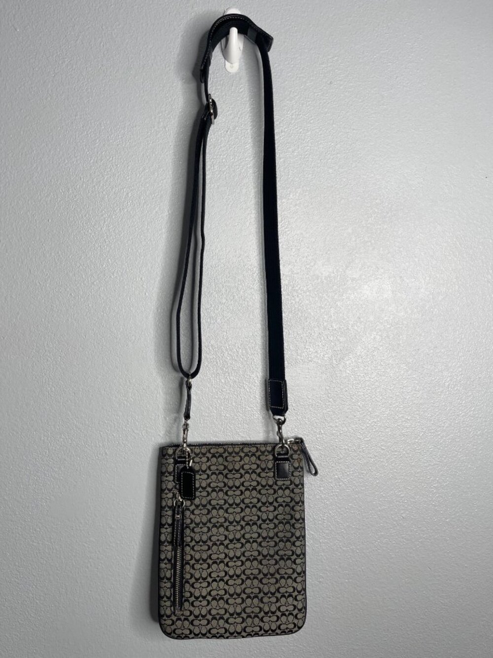 Coach Swingback Crossbody Bag Black Signature Print Leather Lightweight Travel - Picture 4 of 13